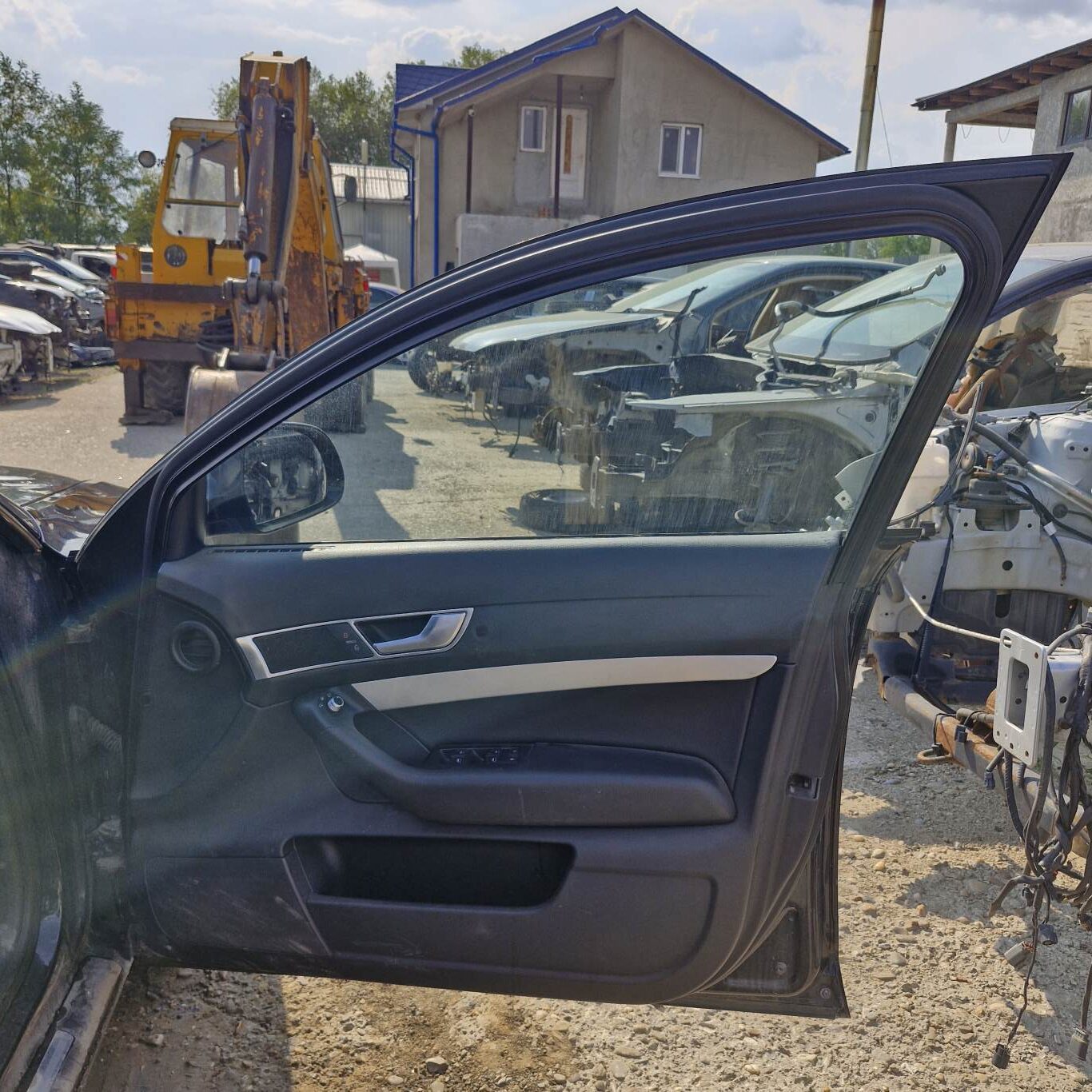 Ușa Dreapta Față Audi A6 C6 (Fabr. 2008 – 2011) Motor 2.0 TDI Cod 4F0831052F Culoare L8 / Z9Y detaliu 3