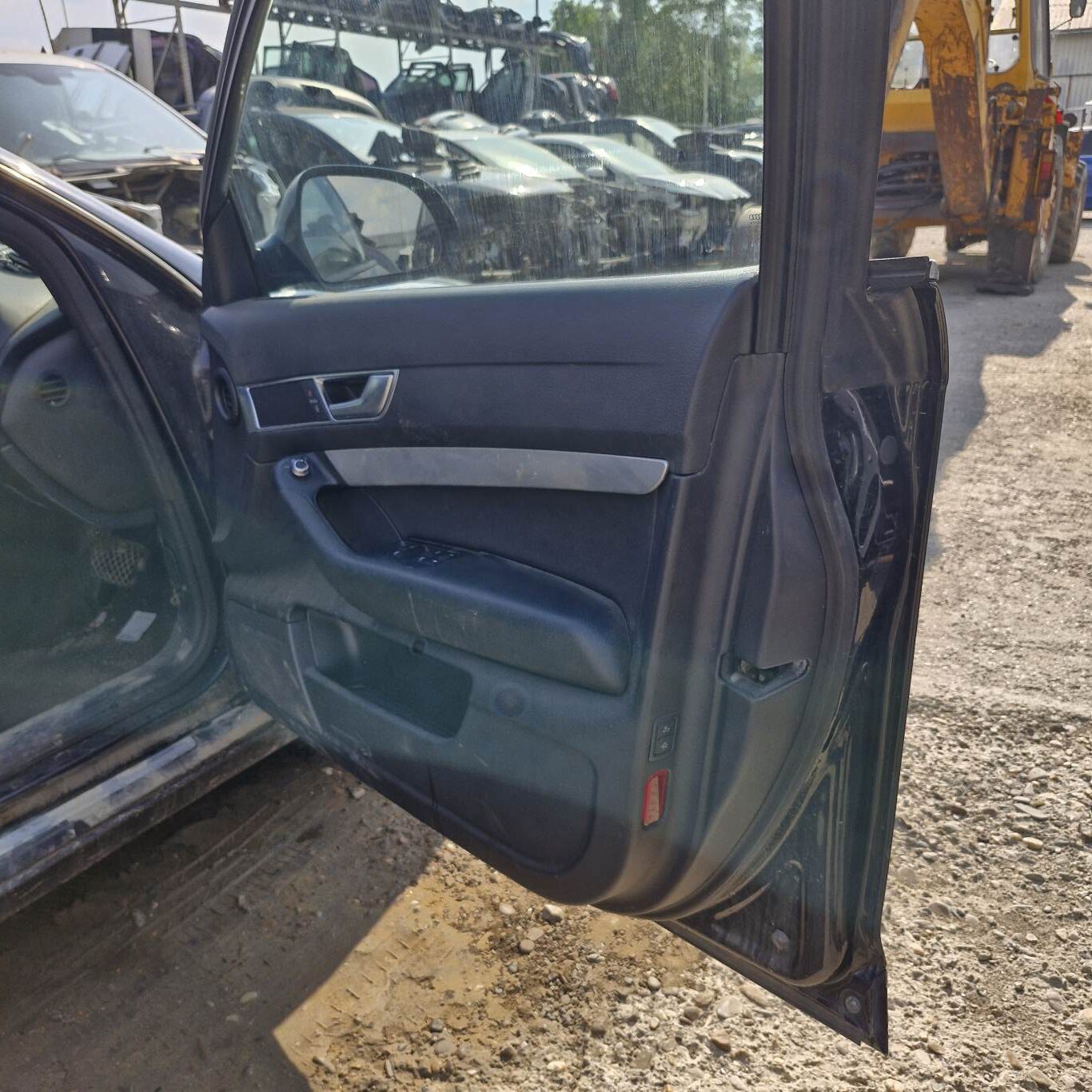 Ușa Dreapta Față Audi A6 C6 (Fabr. 2008 – 2011) Motor 2.0 TDI Cod 4F0831052F Culoare L8 / Z9Y detaliu 2